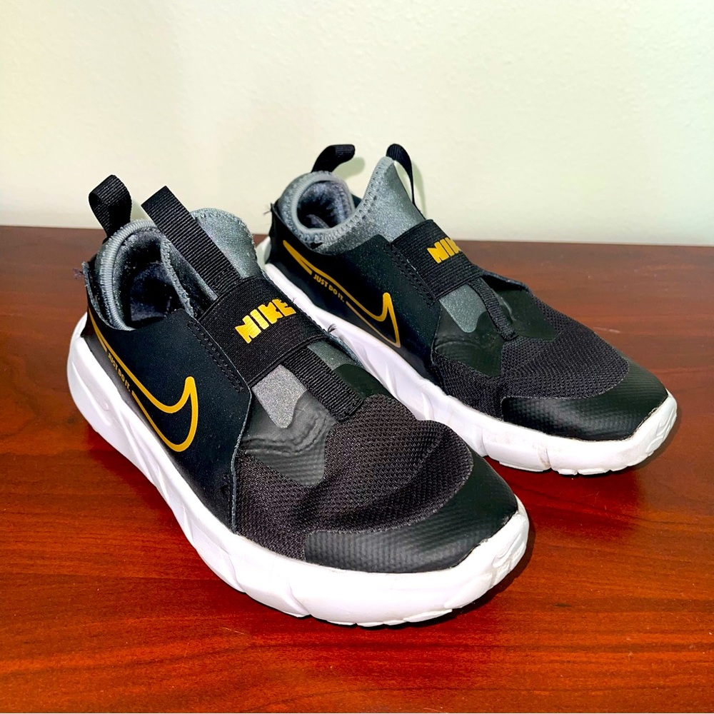 EUC Boys Nike Flex Runner 2 Slip On Shoes 3Y